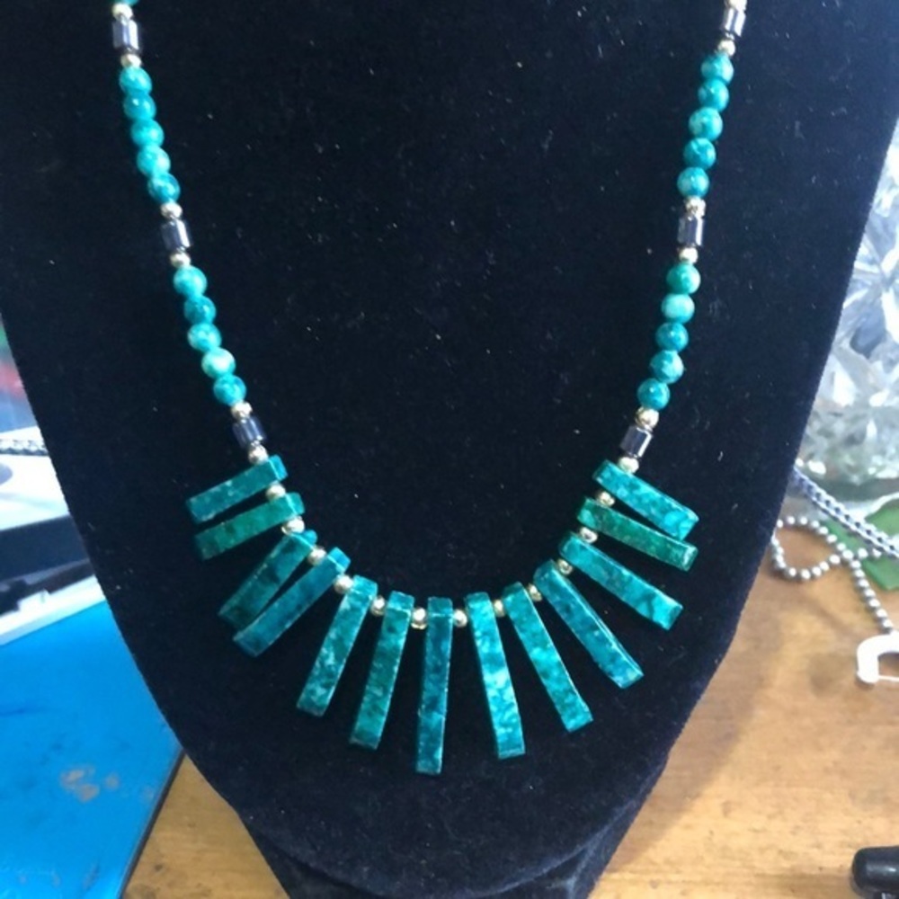 Unknown green gemstone necklace
